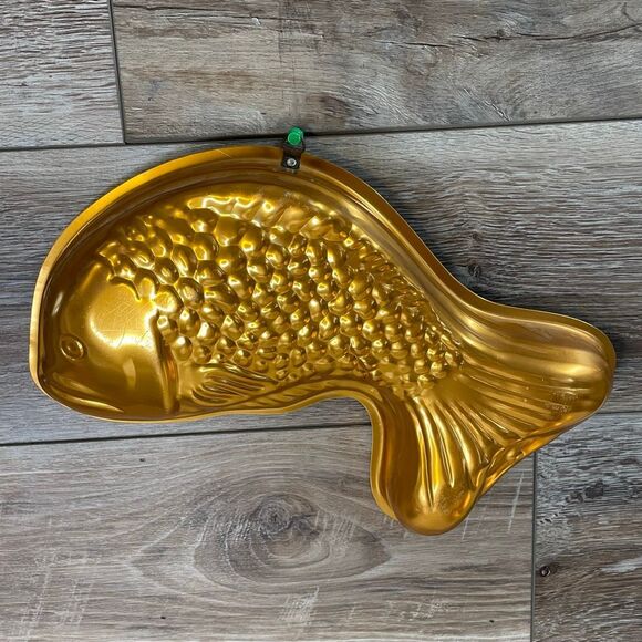 Vintage Copper Like Aluminum Fish Mold Wall Kitchen Décor Jello Gelatin Cake - Picture 1 of 5